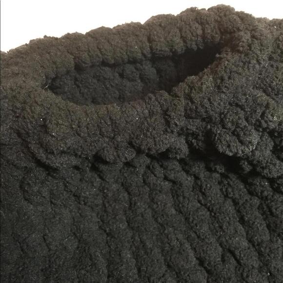 Handmade black crochet ponytail hat - Picture 4 of 8